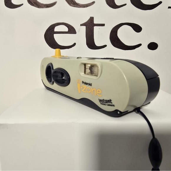 Vintage POLAROID i-Zone Instant Pocket Film Camera W/ Strap - Picture 5 of 7